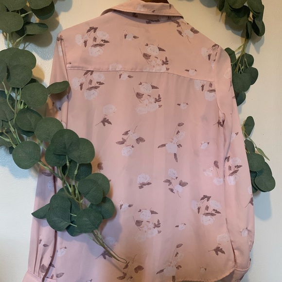 🌸 Candies M Button Down 🌸 - Picture 3 of 4